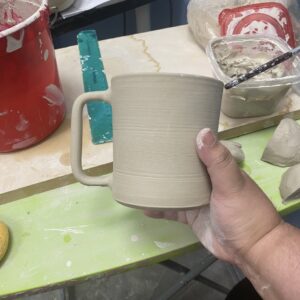 Clase Bilingue de Cerámica: Torno y Construcción a Mano (Bilingual Class: Spanish/English)<br>Jueves, Del 6 de Agosto al 10 de Septiembre de 2026<br>11AM - 2PM